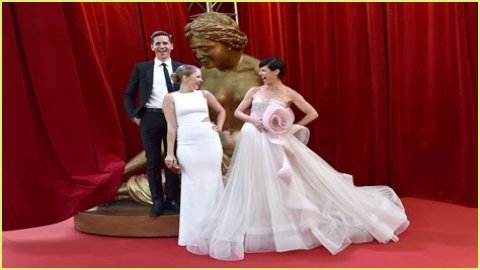Zoe McLellan Net Worth – How Much is McLellan Worth?